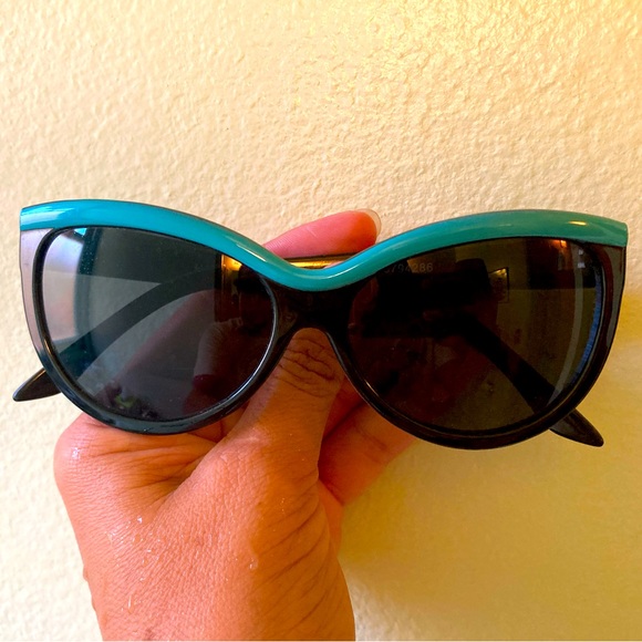 Accessories - 2 for $15 Retro style sunglasses cat eye